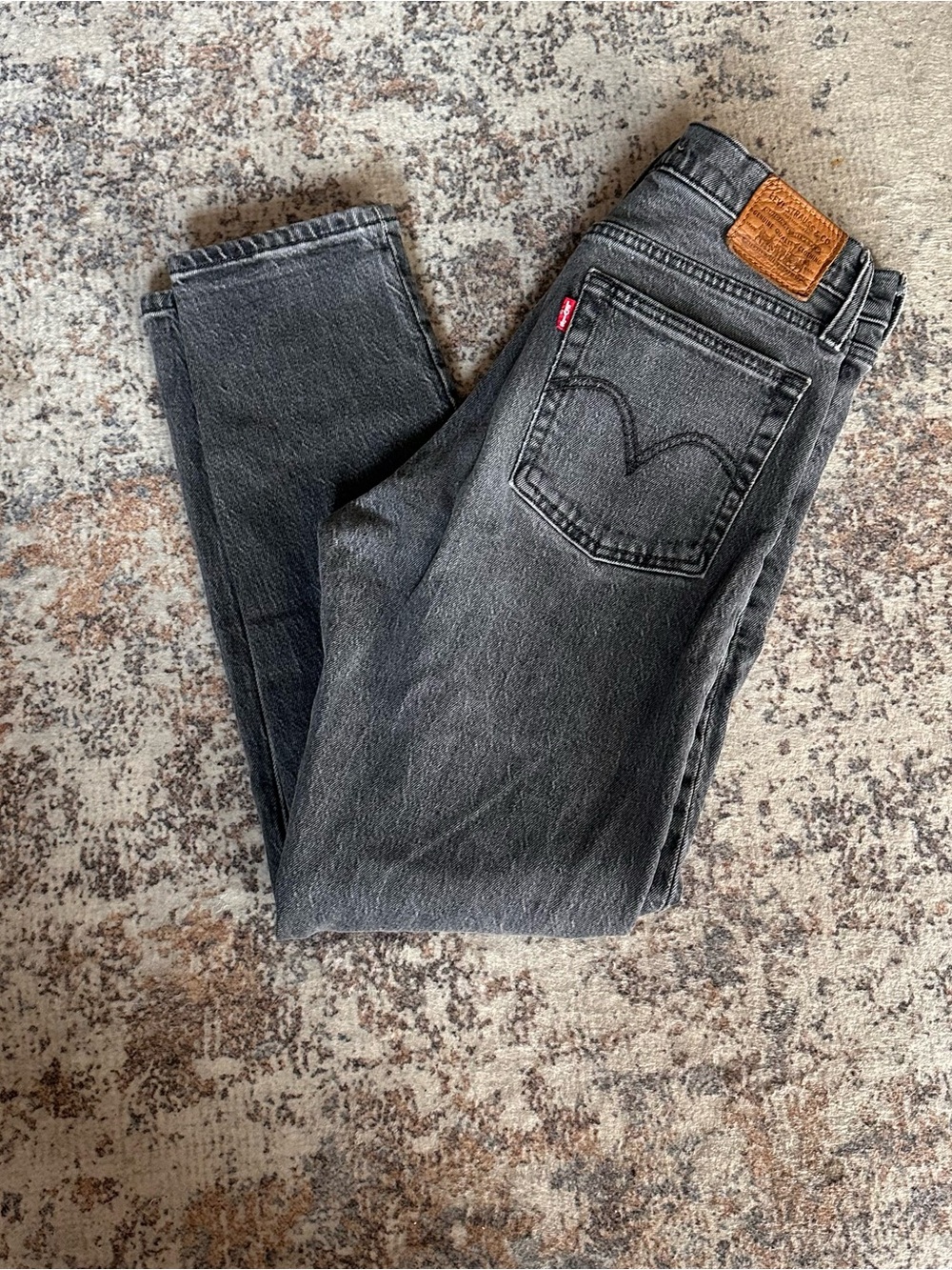 EUC Levi Wedgie Icon Fit Ankle Jeans--Gray Wash--sz 27
